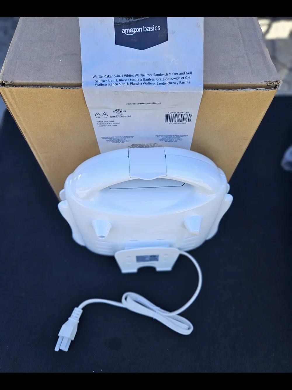 Amazon Basics Waffle, Sandwich Maker and Grill 3-in-1 White, 700W